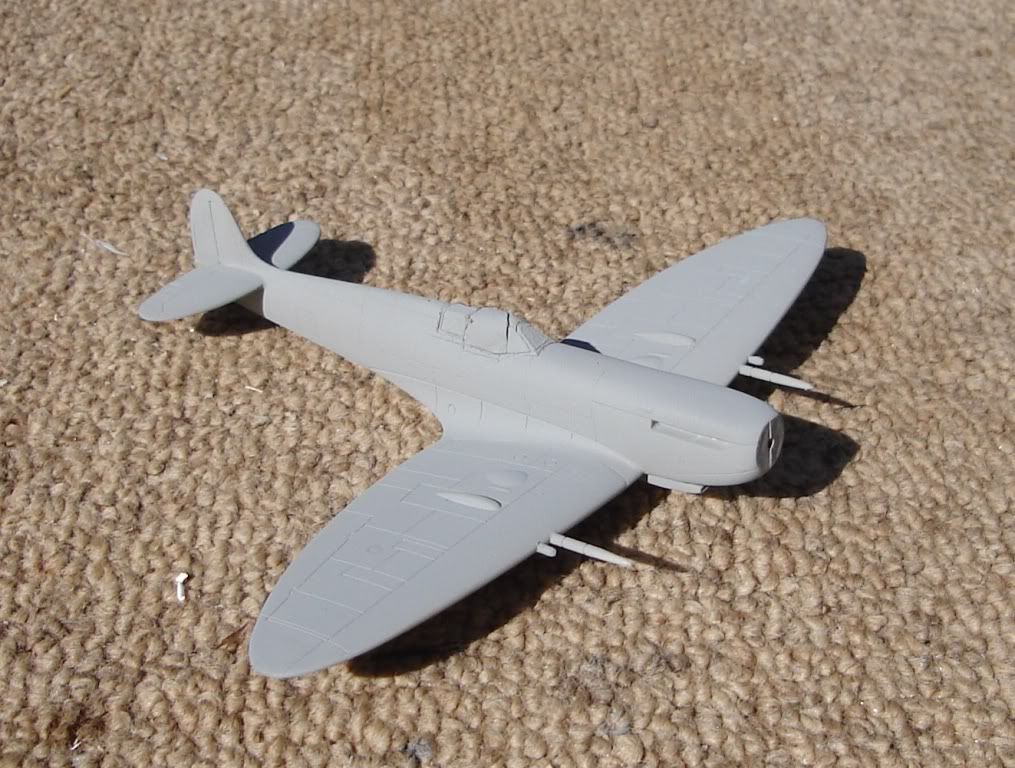 Airfix 1/72 Spitfire Mk9 /Primed
